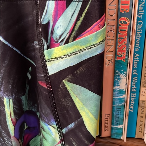DSG Women’s Performance 7/8 Length Large Leggings Tropical Print Like New - Picture 3 of 4
